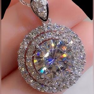 New Elegant Silver Zirconia Pendant Necklace